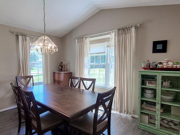 3rd image of 5932 Creekside Dr