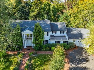 41 Amherst Rd, Great Neck, NY 11021