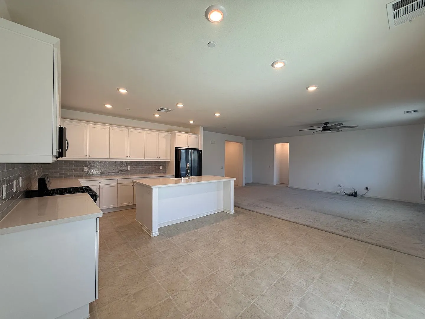 Rosamond 4 Bedroom + 3 Bathroom ! — Photo 4