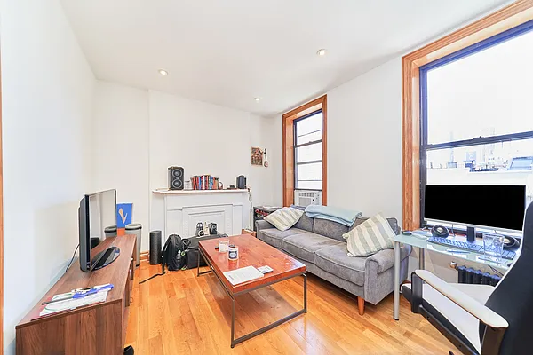 Rented by Living New York | media 8
