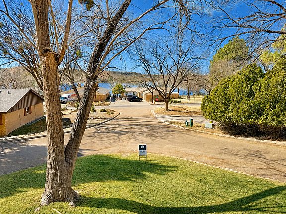 3rd image of 5 Tanglewood Ln