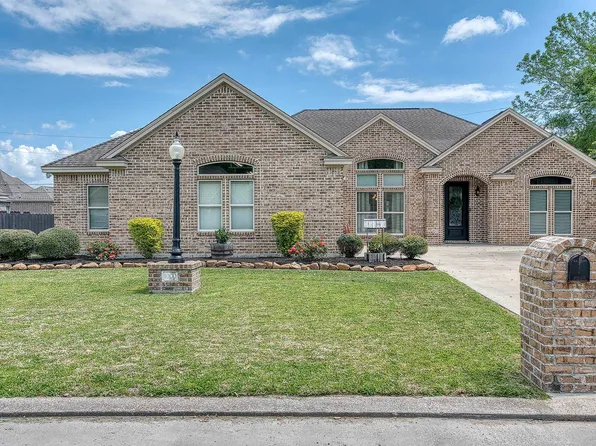 1000 Charlotte Ln, Bridge City, TX 77611