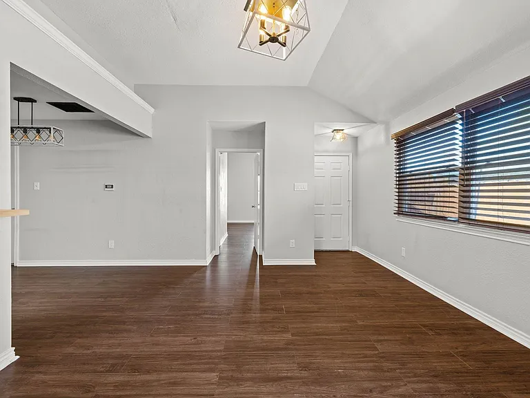 820 Mica Ln — Photo 8