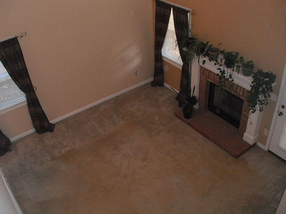 Greatroom with gas fireplace and soaring ceilings