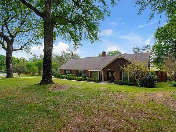 3rd image of 8641 Meadowbrook Dr