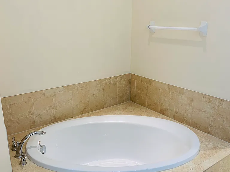 5604 Siracusa Ln — Photo 18