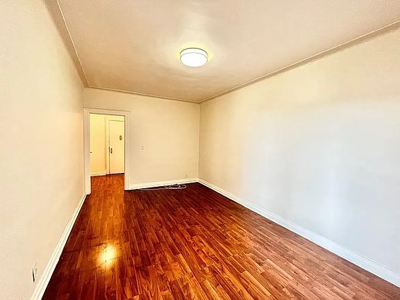 4th image of 37-25 81st St #255H