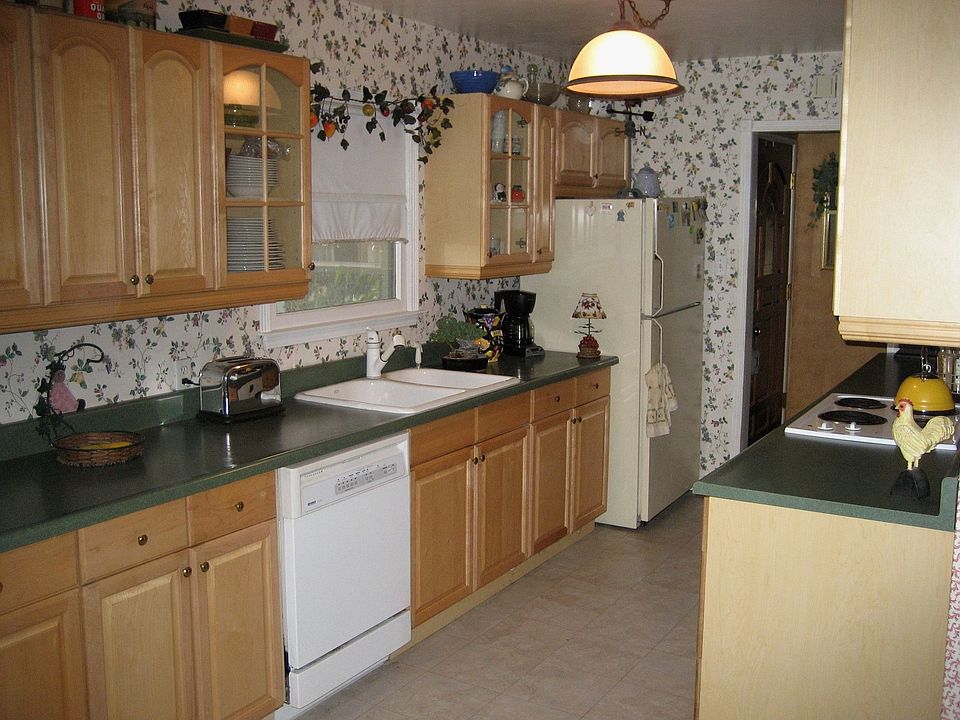 2nd image of 192 E 49th St
