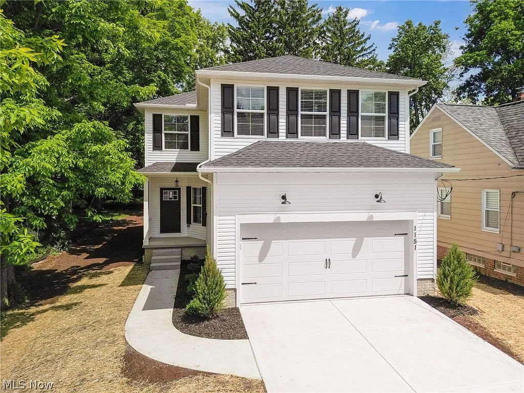 4 bed, 2.5 bath, 2200 sqft, $3,600 — Photo 1