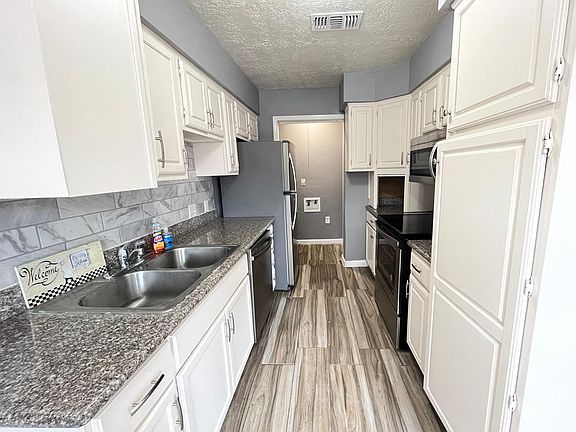 3rd image of 13539 Castilian Dr #1