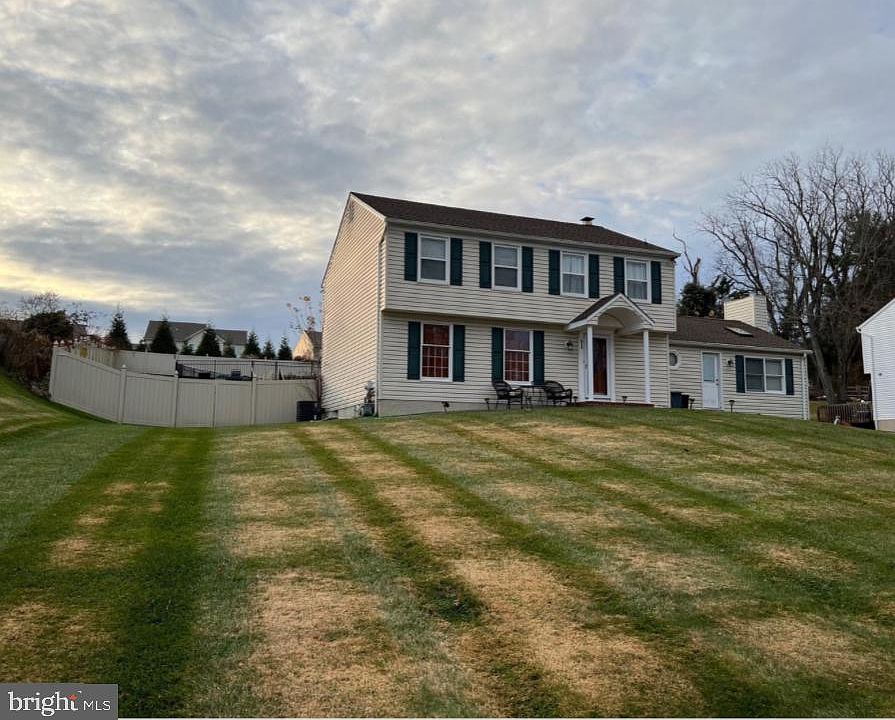1st image of 614 Camelot Dr