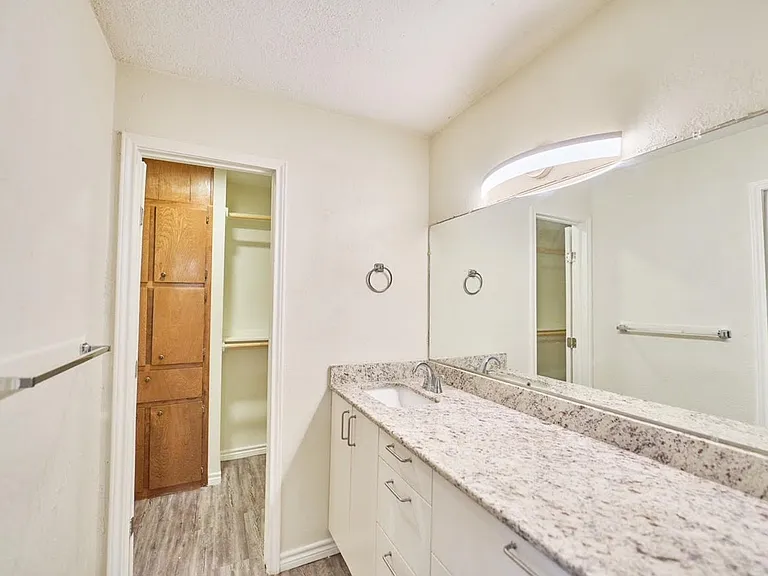 2510 Greenbriar Dr — Photo 9