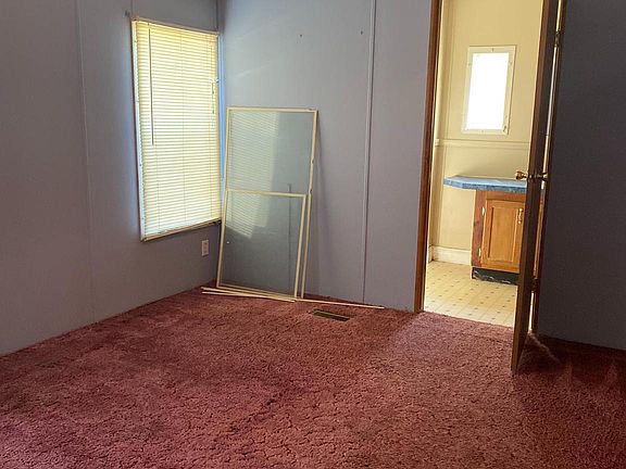 5th image of 4745-4745C Flanders Ln