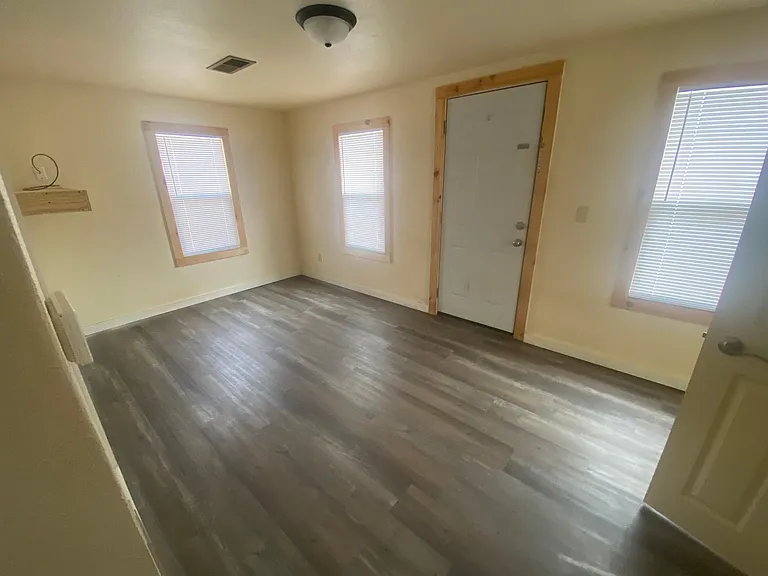 301 Meadow Ave #1 — Photo 4