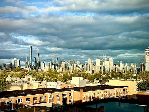 Day view of the Nyc skyline view from the apartment