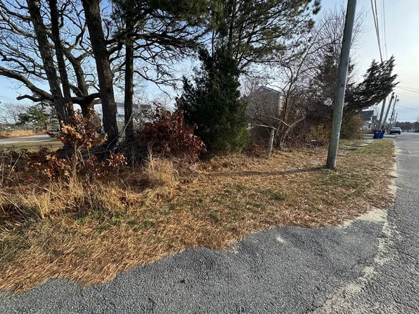 29 Camp St, Wareham, MA 02571