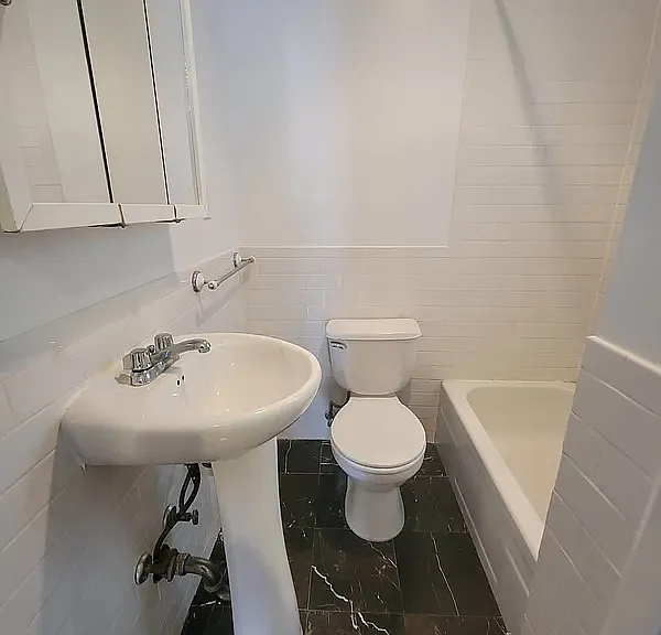 272 W 117th St #1B — Photo 4