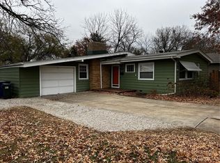 1026 Hilltop Dr, Lawrence, KS 66044