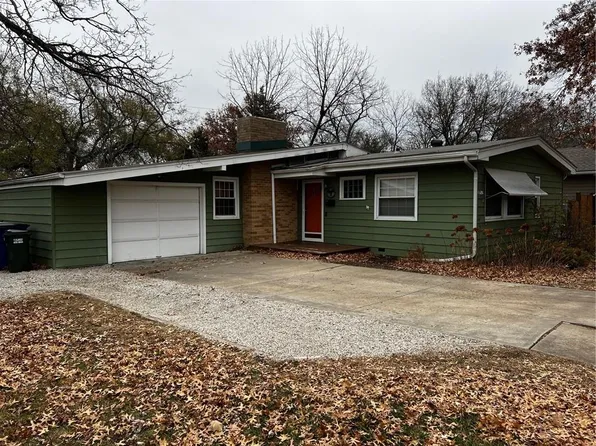 1026 Hilltop Dr, Lawrence, KS 66044