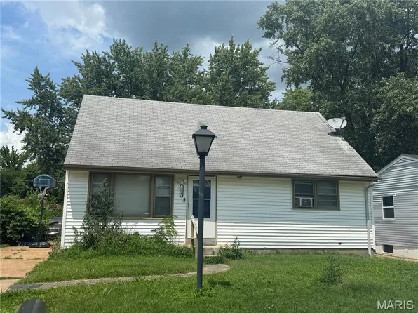 1215 Walker Ave, Saint Louis, MO 63138