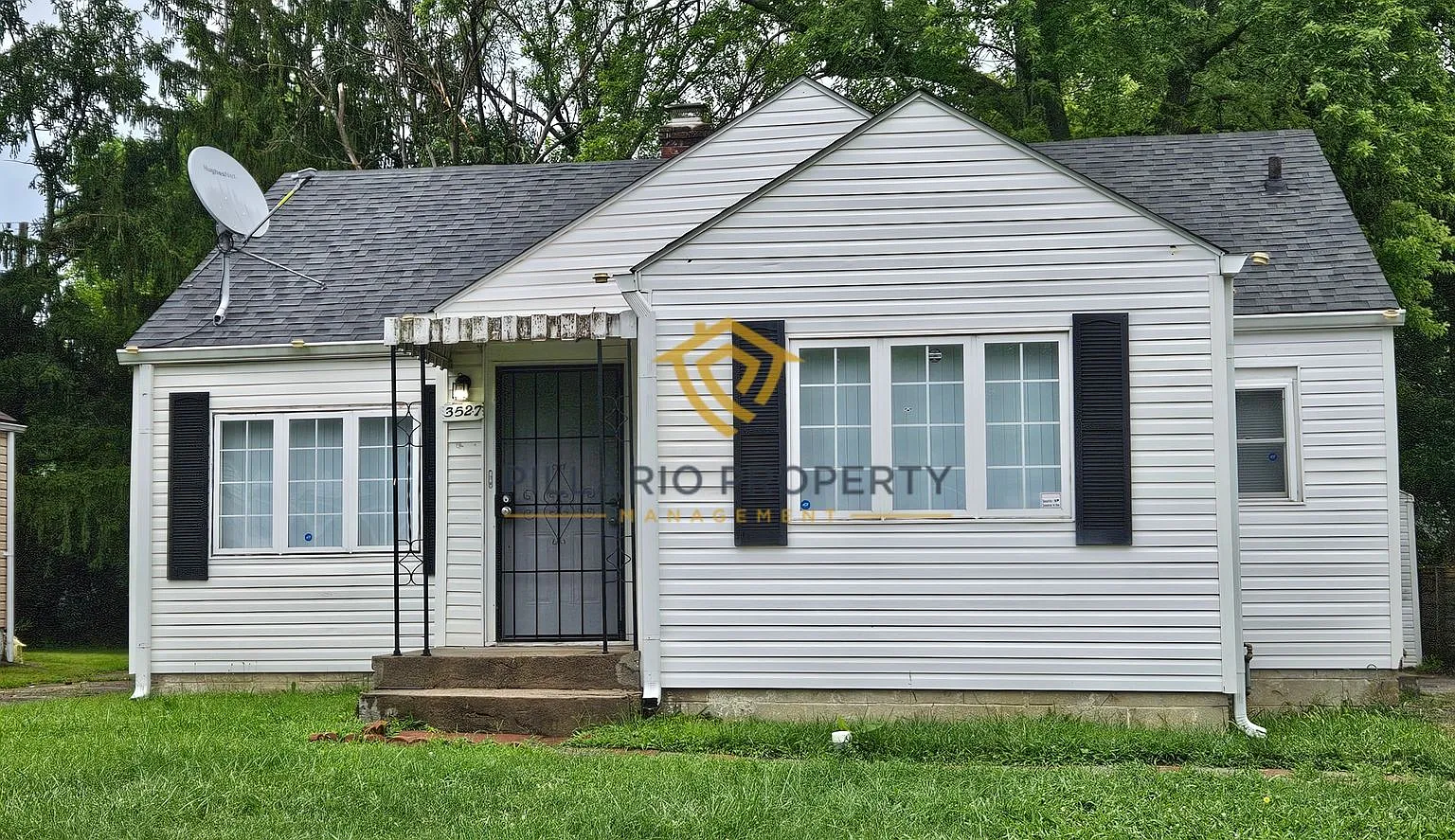 Charming and Updated 2-Bedroom with Detached Garage Available NOW! — Photo 1