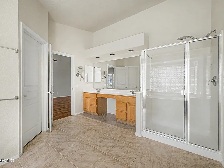 1722 E Samuel Dr — Photo 27