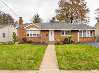 27 Kenmore Rd, Edison, NJ 08817