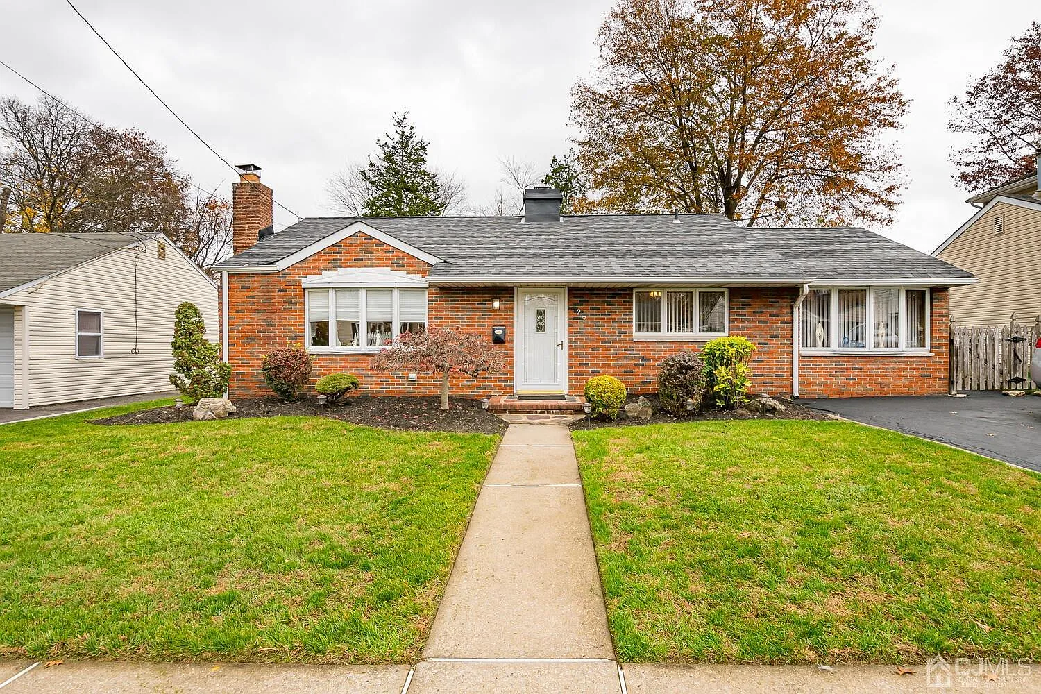 27 Kenmore Rd photo 1