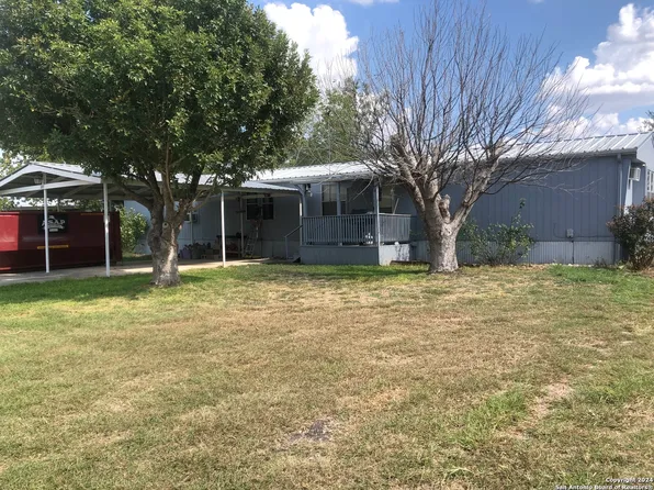 1107 Valeria Dr, Marion, TX 78124