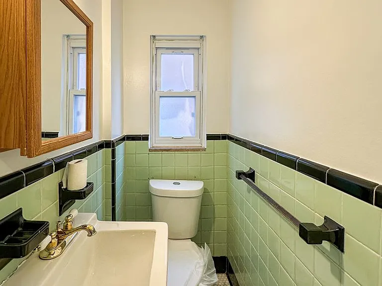 16182 Greenlawn St — Photo 26