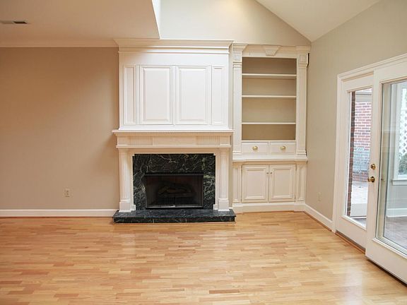 41 Oliver Ct Den & Fireplace
