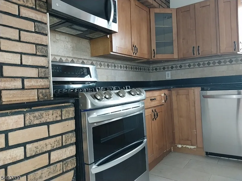 2 bed, 1.0 bath, $2,200 — Photo 3