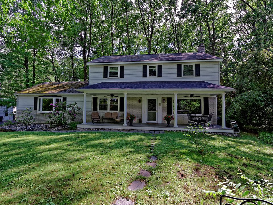 1st image of 33 Broadleaf Dr