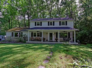 33 Broadleaf Dr, Clifton Park, NY 12065