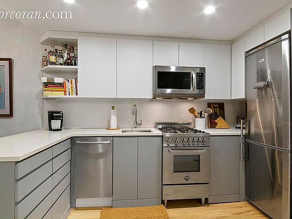 2nd image of 753A Union St Unit Garden
