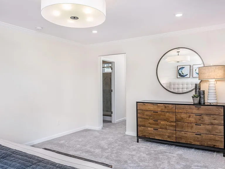 319 Villanova Dr — Photo 2