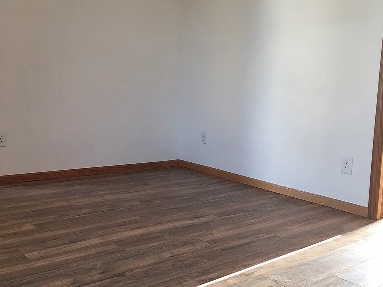 608 Wolcott St — Photo 7