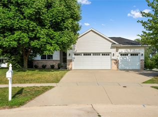 5910 Spring View Ct NE, Cedar Rapids, IA 52411