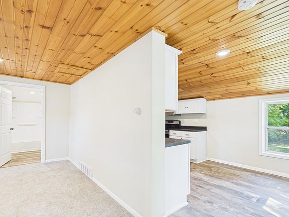 4th image of 129 3rd Ave NE