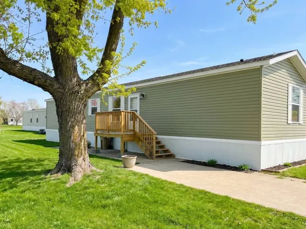 709 2nd St NE Trailer 16, Dyersville, IA 52040