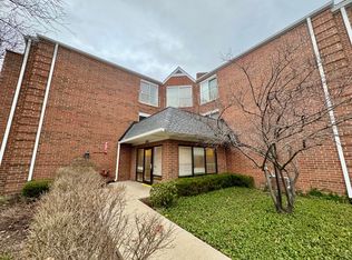 805 Leicester Rd APT 103, Elk Grove Village, IL