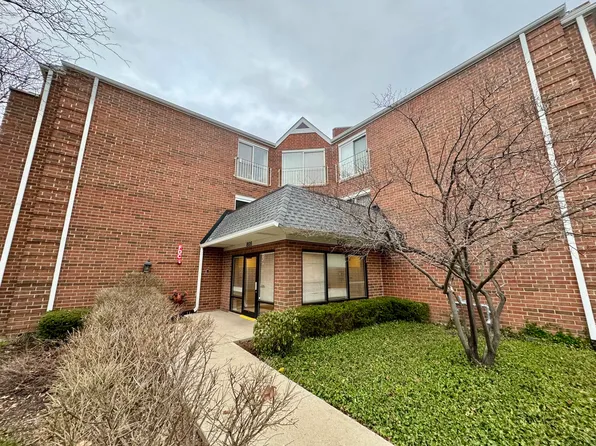 805 Leicester Rd APT 103, Elk Grove Village, IL 60007