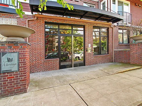 2nd image of 124 Bellevue Ave E Unit 706