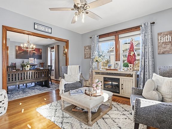 3rd image of 60 Wingold St