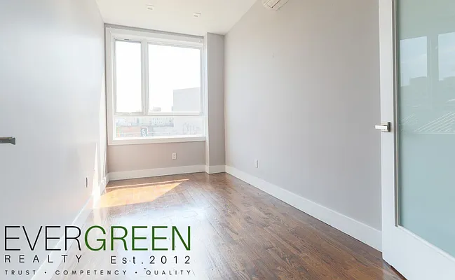 Rented by Evergreen Apartments BK | media 10