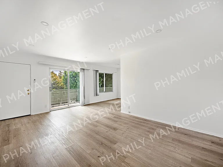 475 S Los Robles Ave #14 — Photo 8