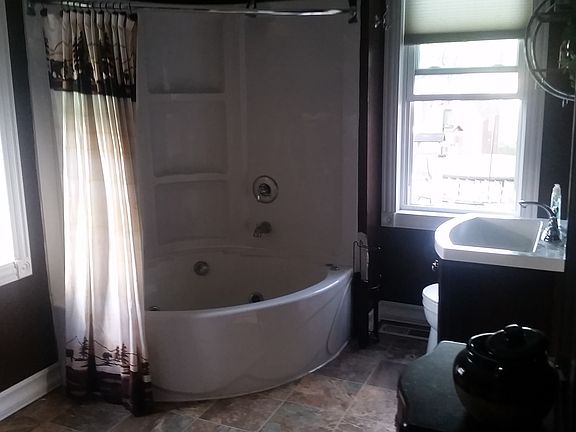 3rd image of 32 Ivy Ave SE