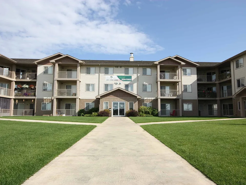 69 Leonard Cres