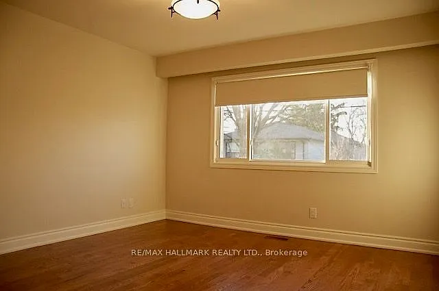 162 Combe Ave — Photo 6