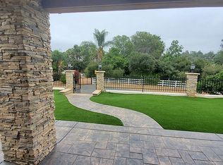 1240 Oak Dr, Vista, CA 92084